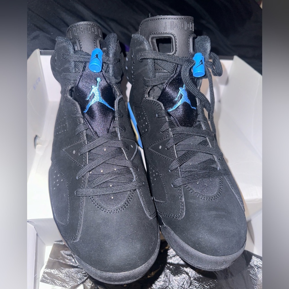 Jordan 6 UNC black